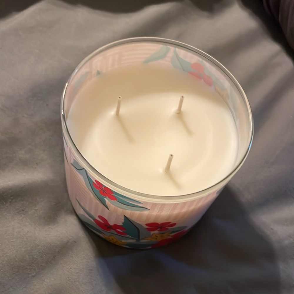 White Barn Starfruit Sangria 3 wick candle - Picture 2 of 4